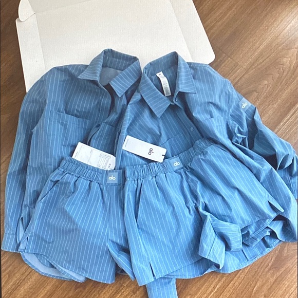 ALO Yoga Women's Blue Striped Matching Set One Size Shirt & Shorts - Picture 2 of 6